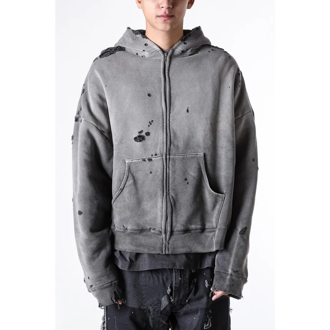 SAINT Mxxxxxx DBL FACE ZIP UP HOODIE/CHARCOAL Double-layer destroyed waffle zipper jacket, washed black S-XL, a style that has been used in the summer. After continuous fine polishing, it has finally been shipped. The finished product is simply a work of art. Super heavy washing to make the weather look old. Multiple water fades. Excessive manual wormhole damage processing. Deconstruction and reorganization embroidery technology. Custom-made zipper with LOGO. The color details of the zipper webbing are also correct. Original grade fruit main label and wash water label. Top purchasing grade. A layer of waffle fabric is added to the inner lining to make the overall texture stronger and increase the comfort and warmth of the wearer.